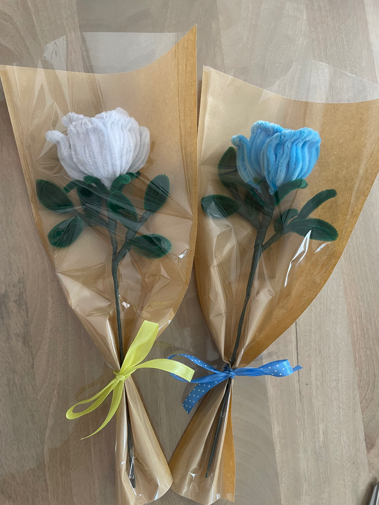 Rose artisanale en fil chenille – Cadeau original et durable